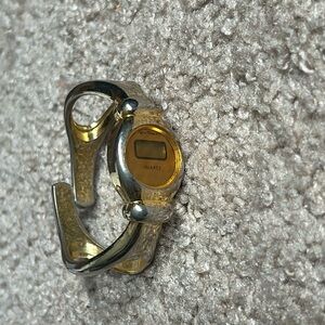 New Wave women’s vintage 90’s gold tone quartz digital‎ retro watch bangle OS
